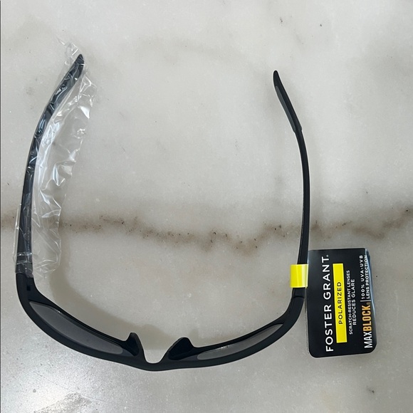 Foster Grant Polarized Black Sunglasses with Gray Lenses - Picture 5 of 5